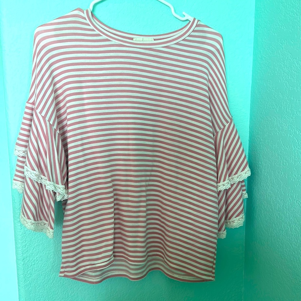 Light Pink NWOT Soft flutter sleeve stripe blouse